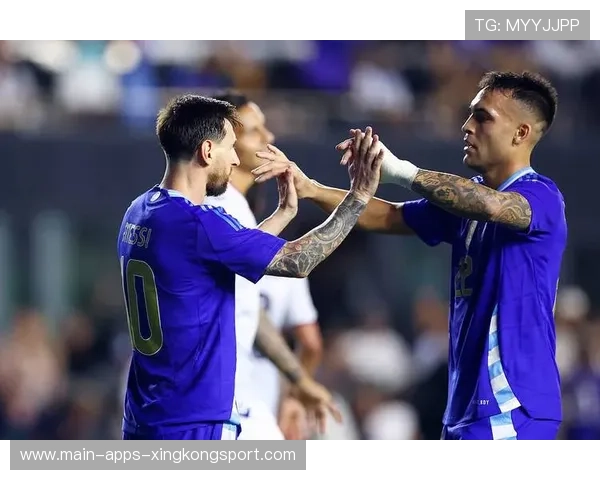 劳塔罗门前凌空垫射轻松得手 劳塔罗门前凌空垫射轻松得手