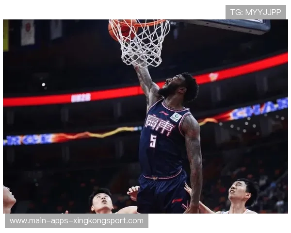 北京外援连续暴扣，半场领先优势明显